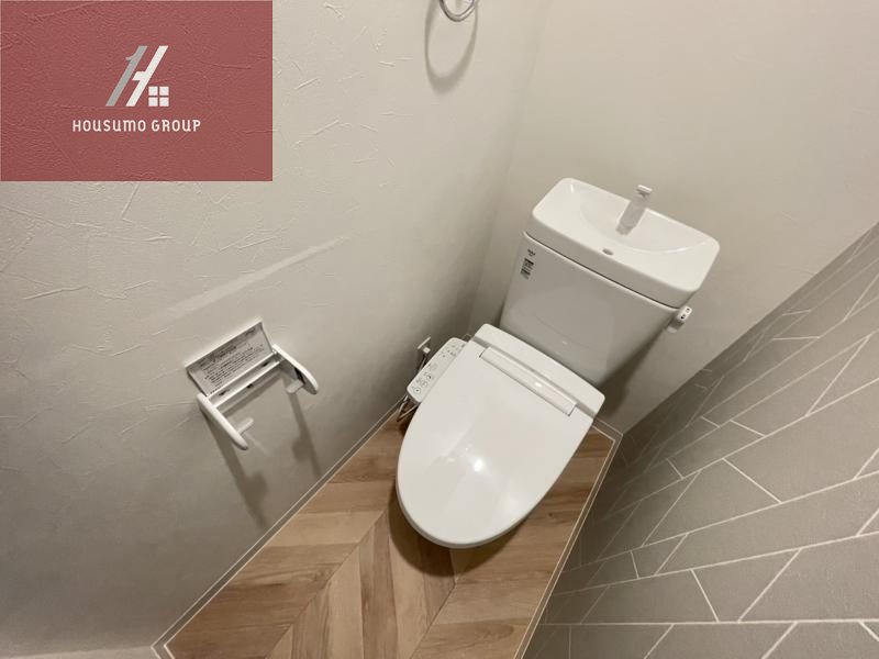 トイレ　落ち着いた色調のトイレです