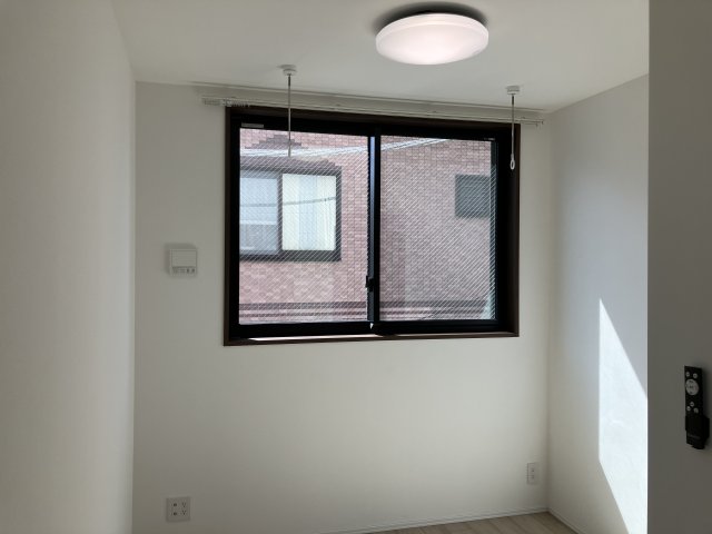 居室・リビング　コンパクトで使いやすい洋室です