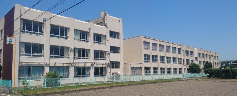 小学校　高松市立檀紙小学校（小学校）まで821m