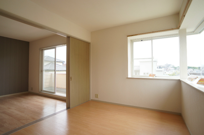 その他部屋・スペース　床・クロス張替えします