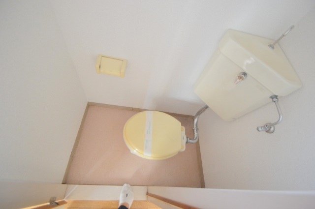 トイレ　落ち着いた色調のトイレです