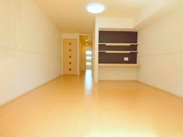 居室・リビング　南向きで明るいリビング