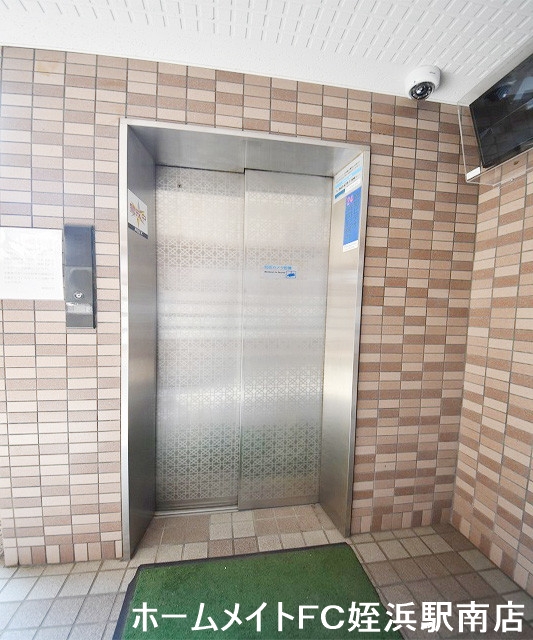 エントランス　★エレベーター・防犯カメラ設置★