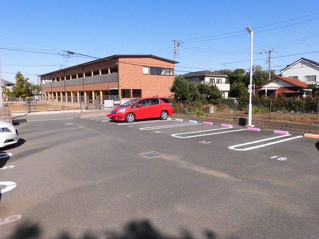 駐車場　広々した敷地内駐車スペースです