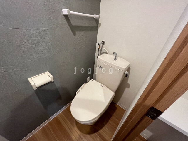 トイレ　温水洗浄便座付き