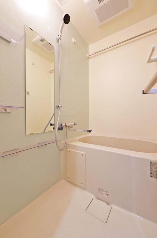 バス・シャワールーム　落ち着いた空間のお風呂です