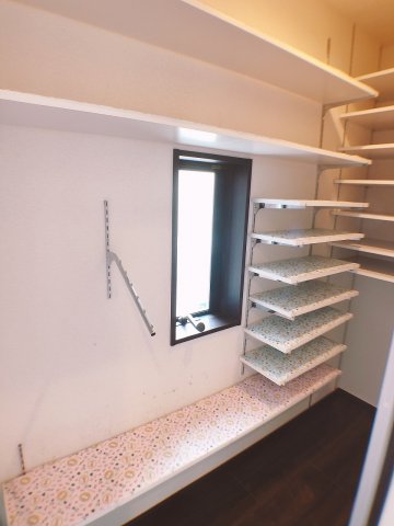 収納　玄関横のシューズWIC　靴だけでなく沢山入ります