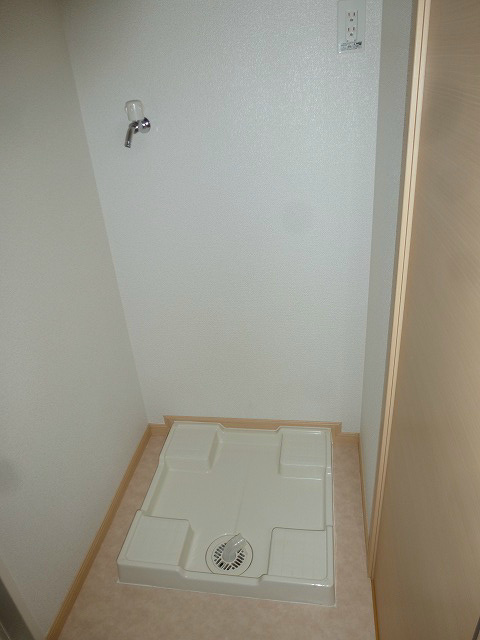 その他　※洗濯機置場　写真は201号室です