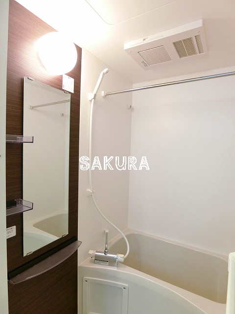 バス・シャワールーム　雨の日でも安心の浴室乾燥機付きです♪