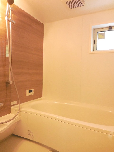 バス・シャワールーム　追い焚き機能付きのお風呂です♪