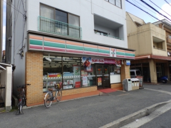 コンビニ　セブンイレブン観音新町店（コンビニ）まで160m