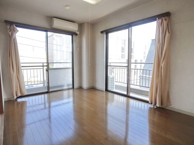 居室・リビング　☆明るいリビング☆