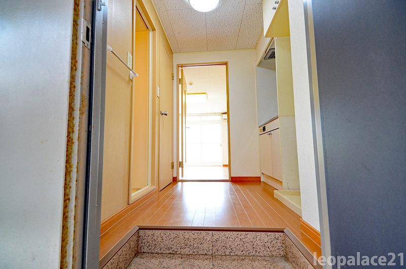 玄関　設備仕様は号室により異なる為、現況を優先します。