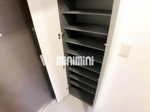 玄関　多くの靴が収納出来ます