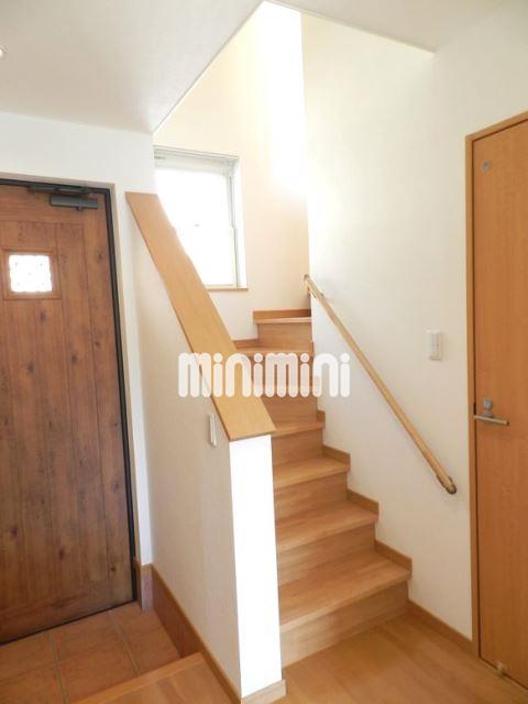 その他　階段からも陽が差し込みます♪