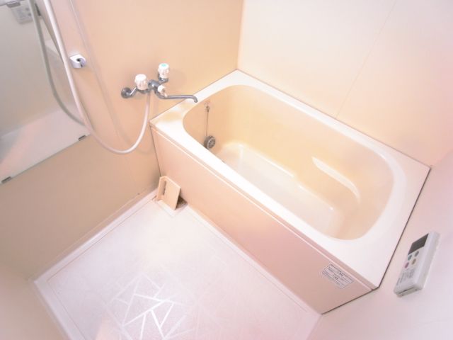 バス・シャワールーム　ゆったりサイズの浴室