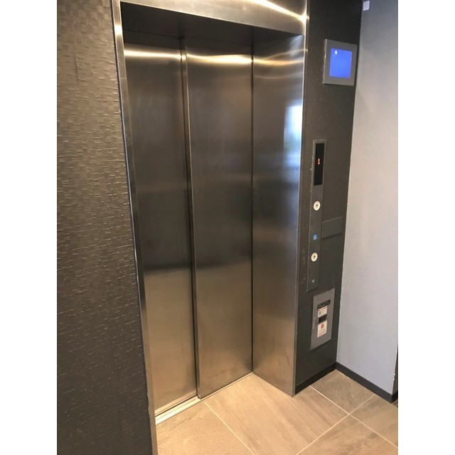 その他　エレベーターホール　2019年11日撮影