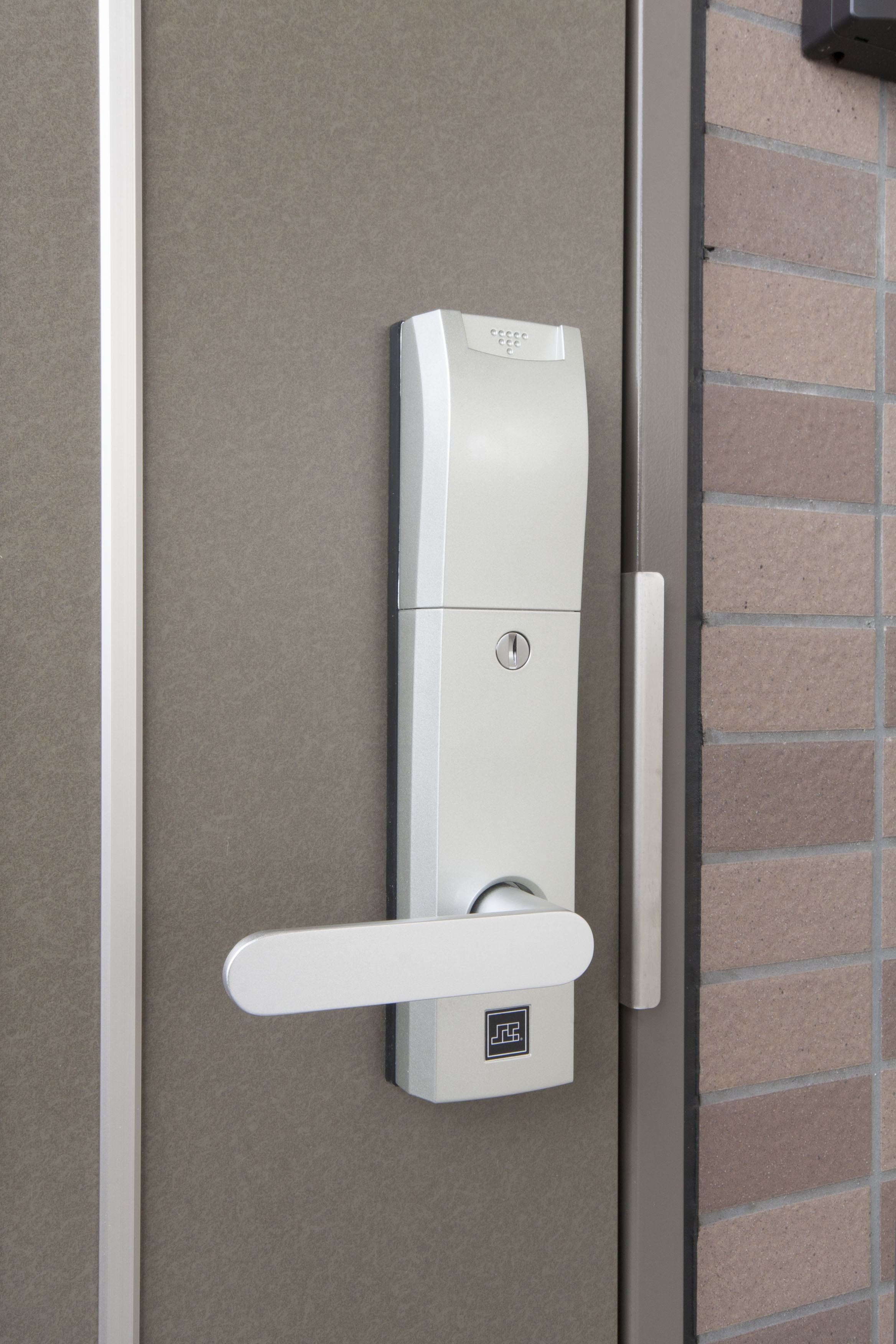 セキュリティ　防犯性の高いカードキーを採用