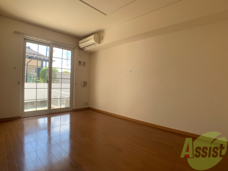 居室・リビング　広々とした開放感いっぱいの１２．２帖のリビングです