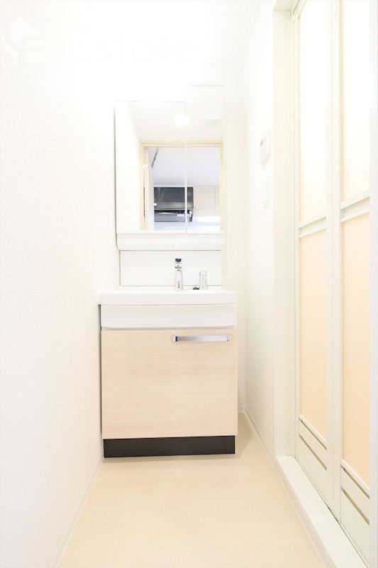 洗面設備　同仕様内装