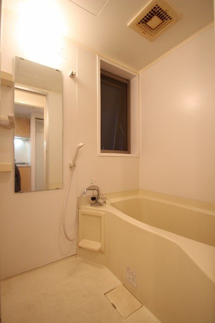 バス・シャワールーム　同物件別号室のものです。