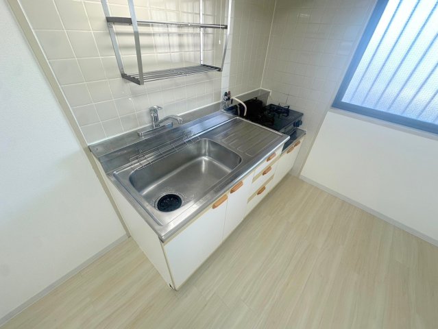 キッチン　作業のしやすい広めのキッチンです。