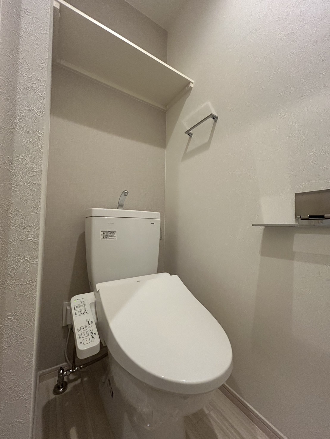 トイレ　写真はイメージ（102号室の画像です。現況優先）