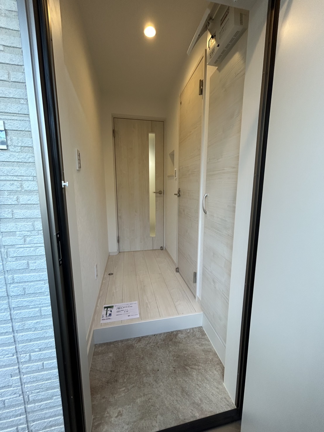 玄関　写真はイメージ（102号室の画像です。現況優先）