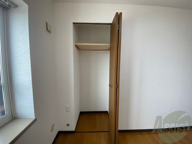 収納　クローゼットは奥行きもあり、荷物が多い方でも安心です。