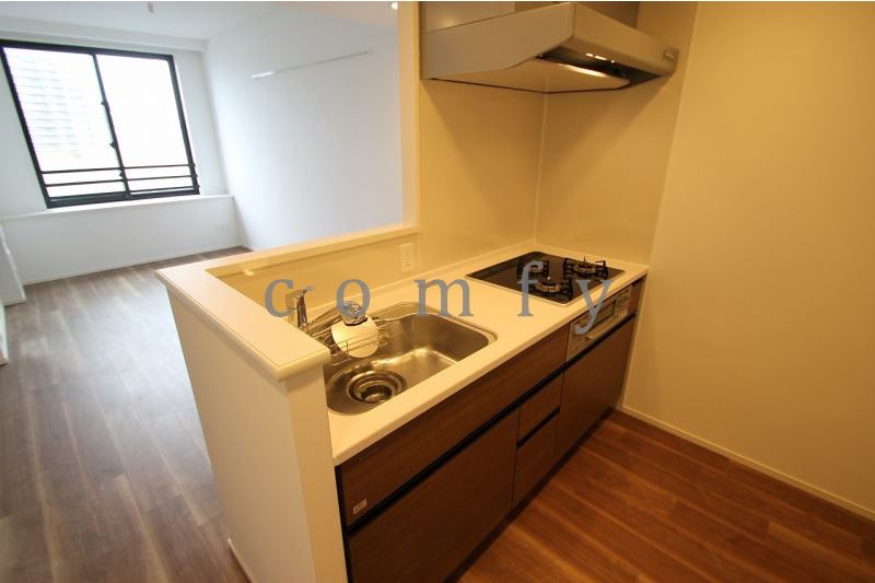 キッチン　システムキッチン三口コンロ