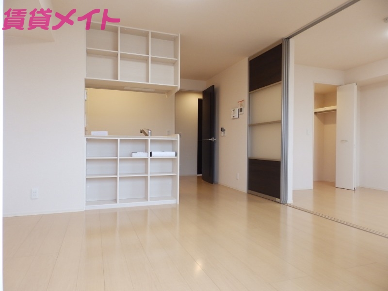 居室・リビング　同物件別室画像