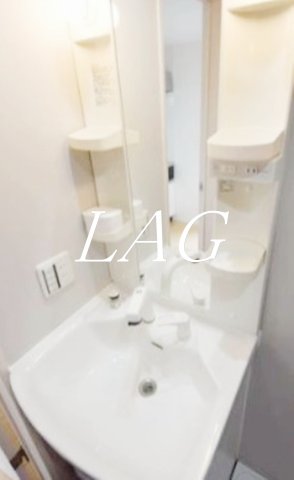 洗面設備　独立洗面台になります。