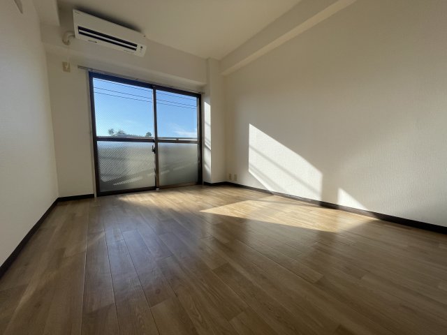 居室・リビング　同物件別号室