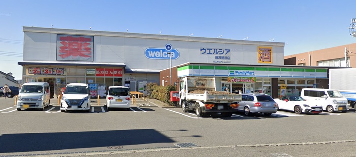 コンビニ　ファミリーマート藤沢柄沢店（コンビニ）まで300m