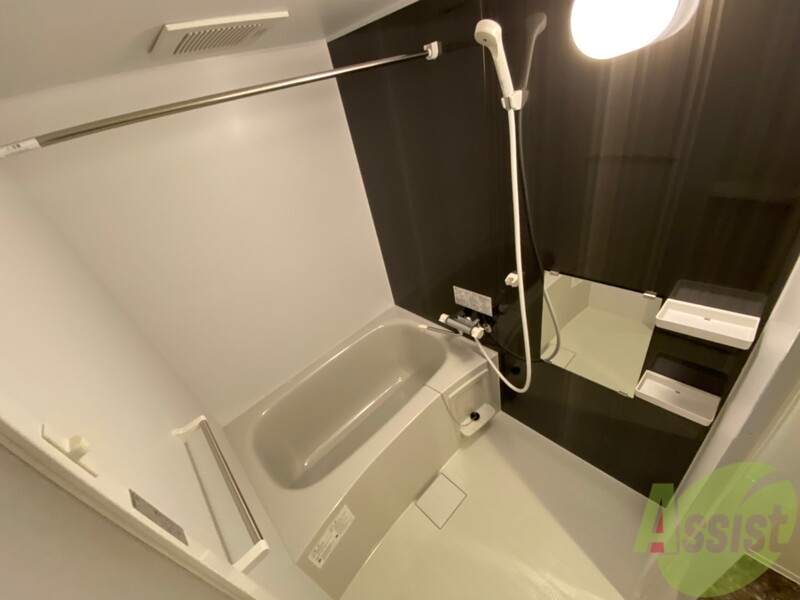 バス・シャワールーム　お風呂になります。一日の疲れを癒してくださいね。