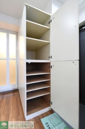 玄関　当物件の違うタイプの部屋写真となります