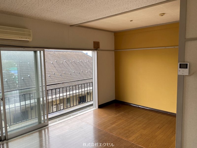 居室・リビング　大きな窓で明るいお部屋です。