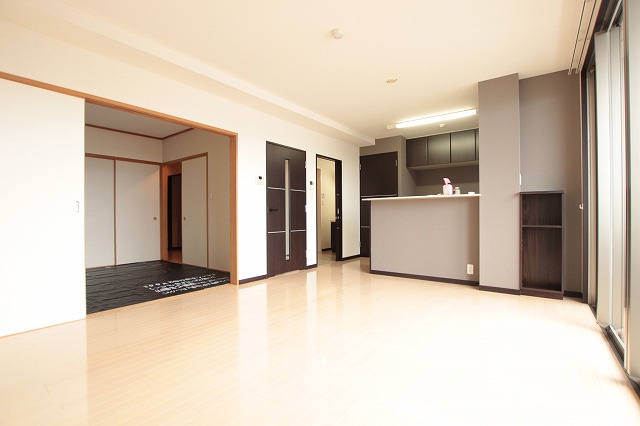 居室・リビング　同物件別号室の写真です。