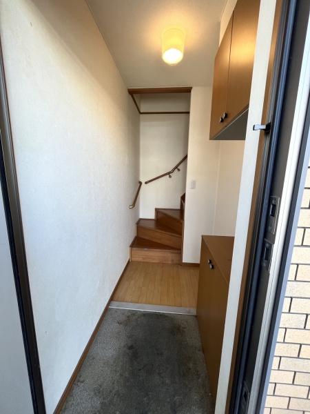 玄関　広々した玄関ホール