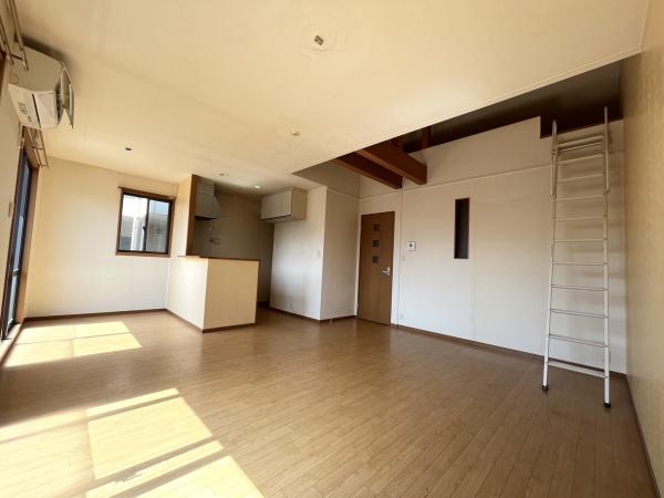 居室・リビング　明るいリビングダイニング！