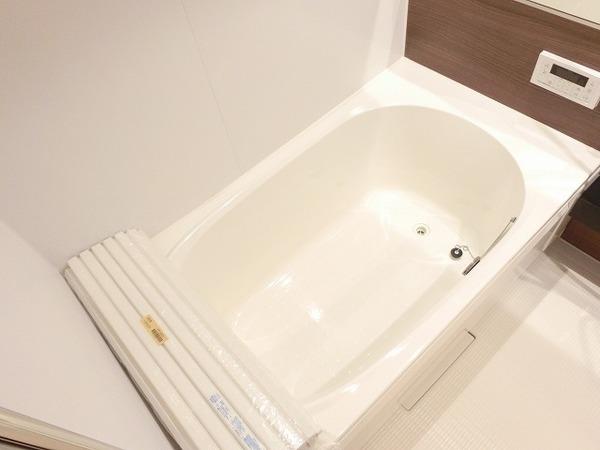 バス・シャワールーム　浴室乾燥機、追焚機能付の広々バスルーム！