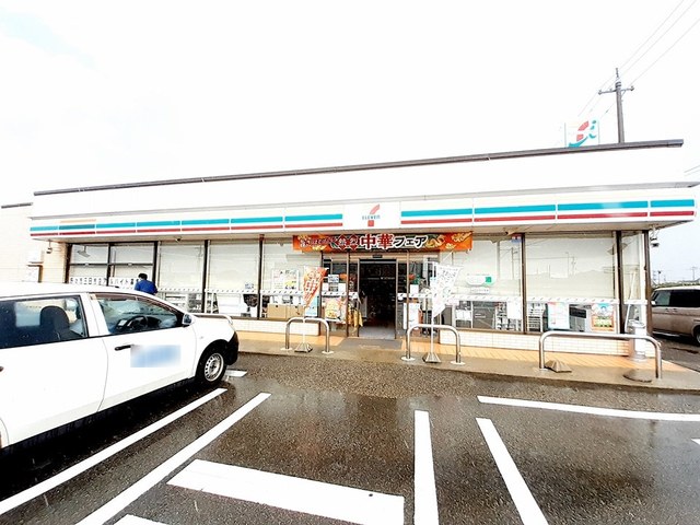 コンビニ　セブンイレブン野々市三日市店（コンビニ）まで452m