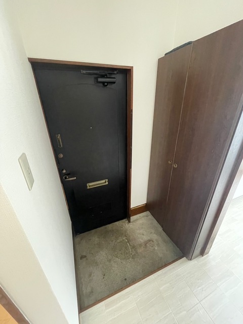 玄関　★同建物別号室の参考写真です★