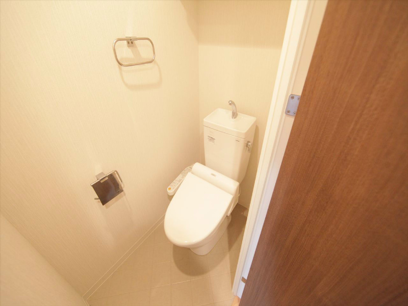 トイレ　温水洗浄暖房便座付トイレ