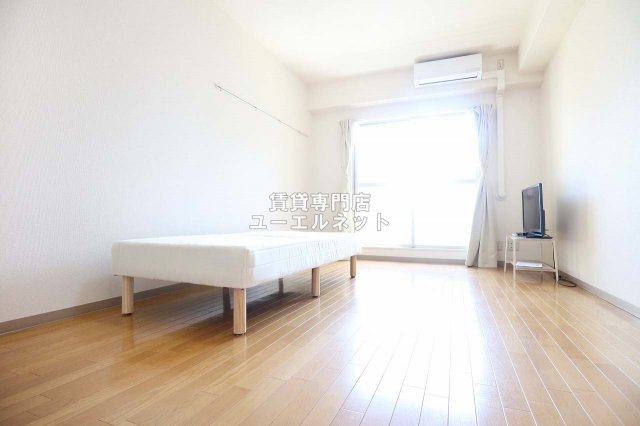 居室・リビング　ゆったりとくつろげる、落ち着きのある居室空間です