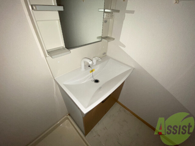 洗面設備　独立洗面所も付いているので、簡単な身支度に便利です。