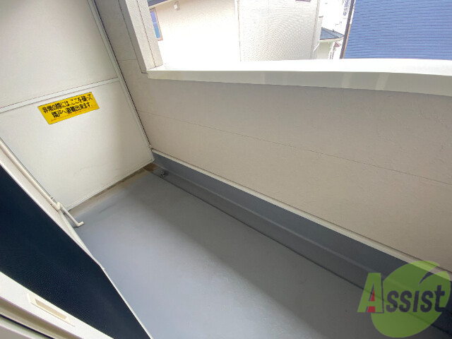 バルコニー　バルコニーが付いているので、洗濯物を干すのにも便利です。