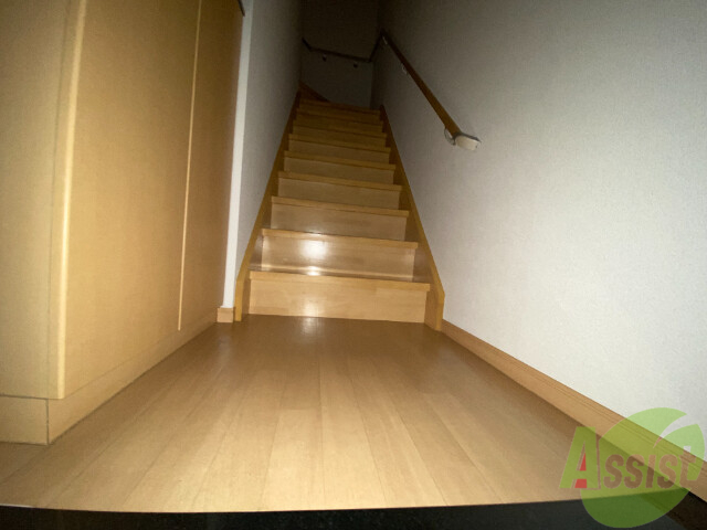 玄関　玄関は敷居が低くなっているので、躓く心配なし。