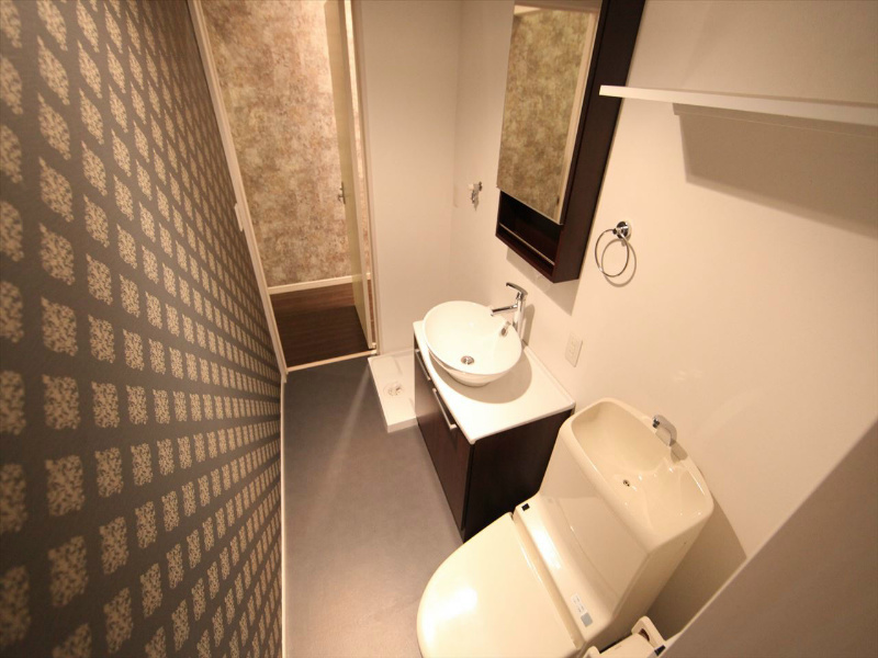 洗面設備　脱衣所　デザイン洗面台　洗濯機ご用意できます