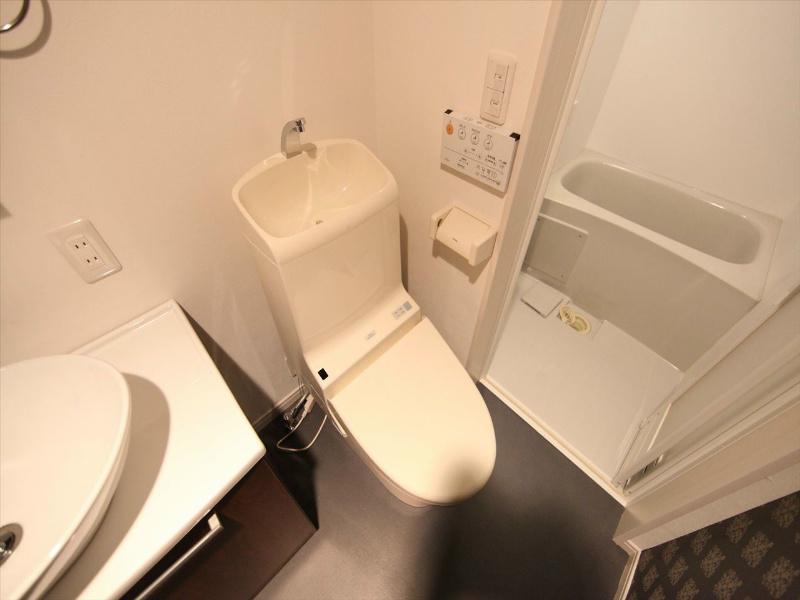 トイレ　温水洗浄暖房便座付トイレ